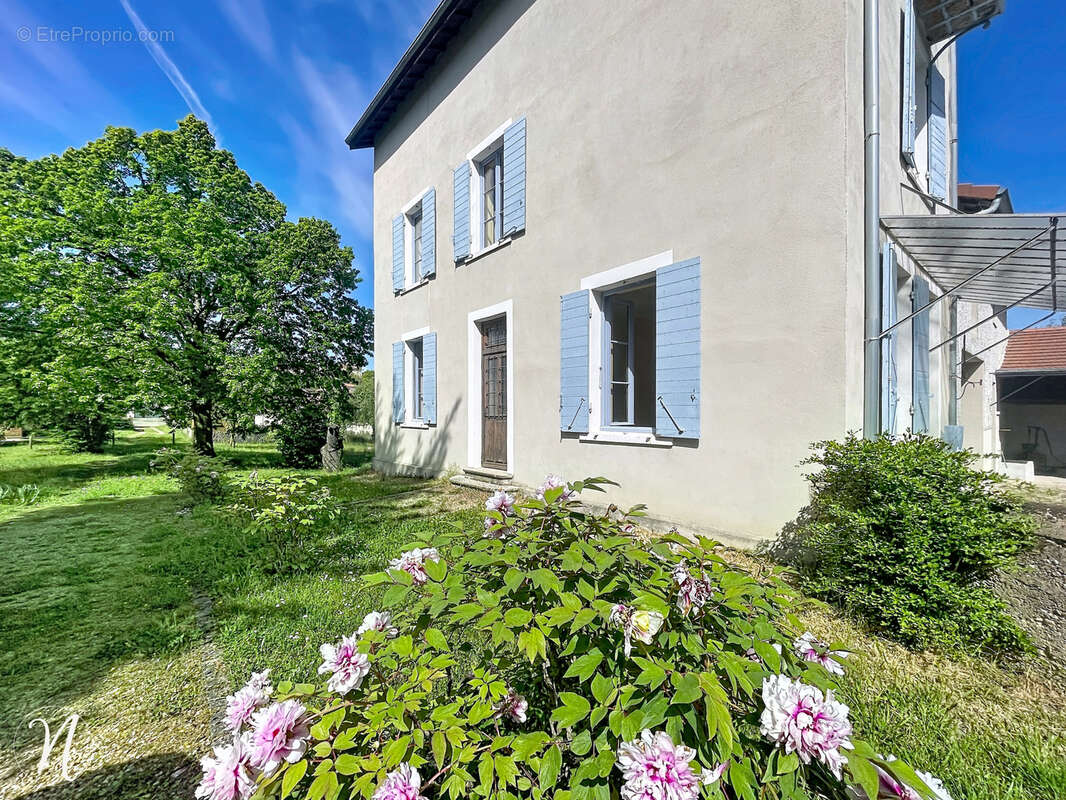 Maison à SAINT-GENIS-LAVAL