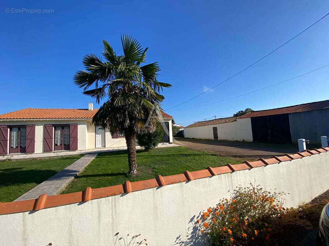 Maison à SAINT-DENIS-DU-PAYRE
