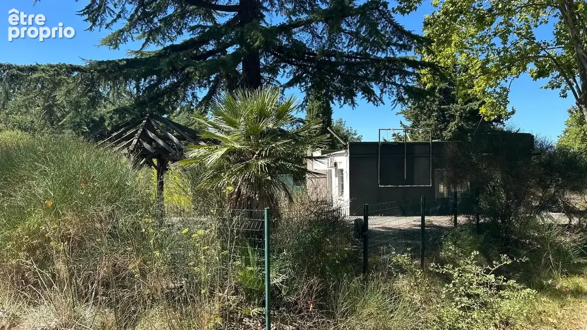 Terrain constructible d'activité en zone UEa 2500 m2 sur Aix en Provence - Celony - Axe très passant & accès d - photo 4