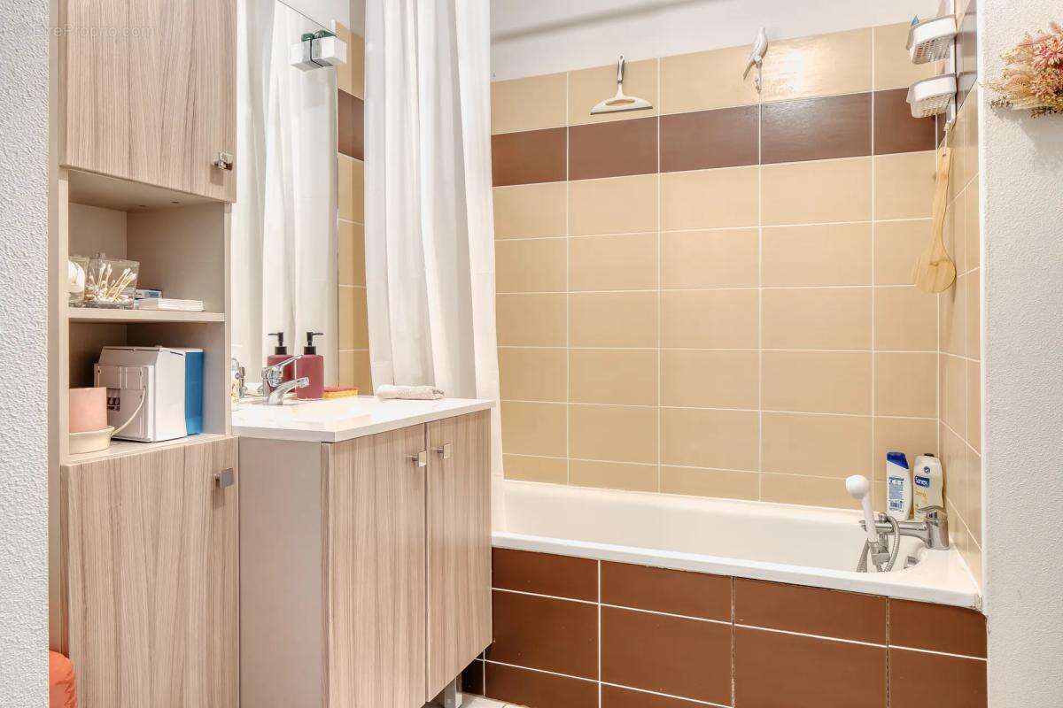 Appartement à LA RIVIERE-SAINT-SAUVEUR