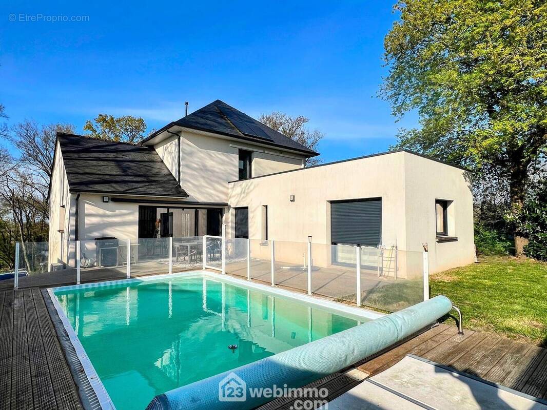 Maison de 2019 de 148 m² avec piscine chauffée. - Maison à JUIGNE-SUR-LOIRE