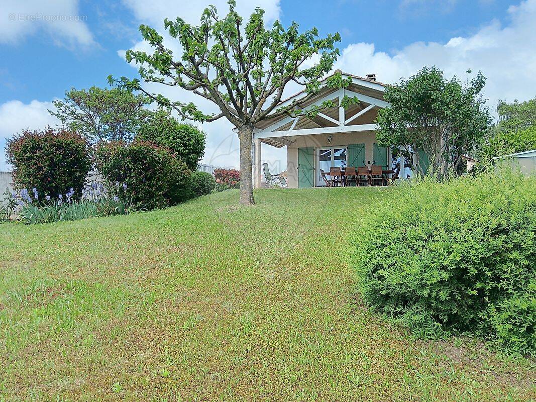 Maison à SAINT-ETIENNE-LA-VARENNE