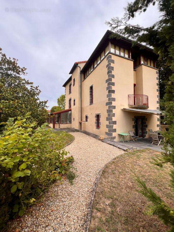 Maison à VARENNES-SUR-MORGE