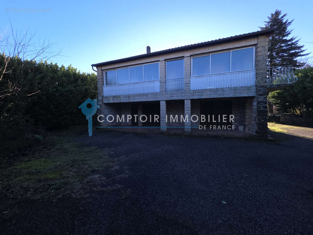 07 AUBENAS - Maison 200 m2 env. 1895 m2 de terrain - photo 6