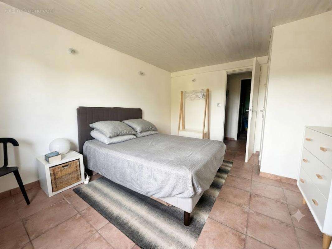 Maison à vendre La Roche-Blanche (63670) – Villa 7 pièces 172 m² avec piscine et vue imprenable - photo 13