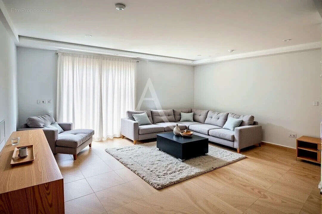 Maison à SAINT-THIBAULT-DES-VIGNES