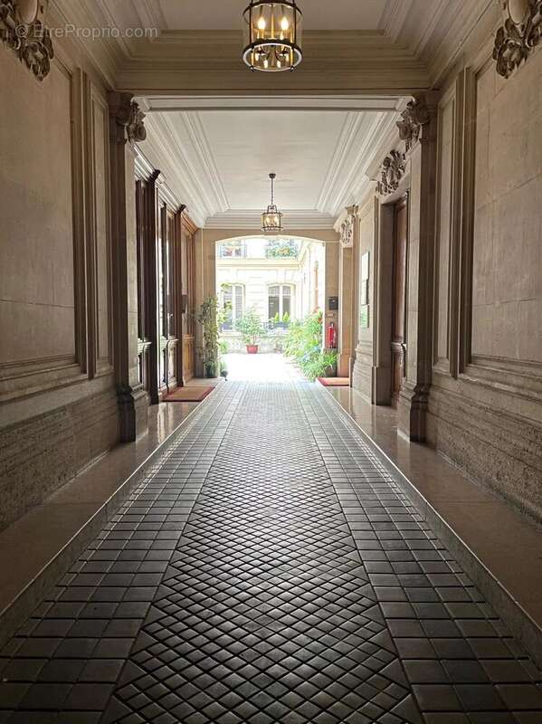 Appartement à PARIS-8E