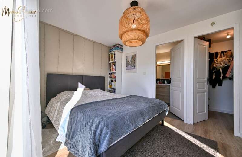 Appartement à COURZIEU