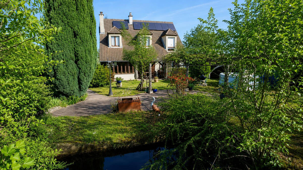 Maison à MEZIERES-SUR-SEINE
