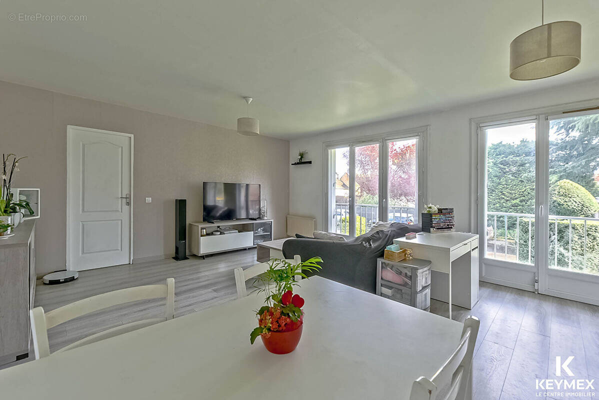 Appartement à CHAMPAGNE-SUR-OISE