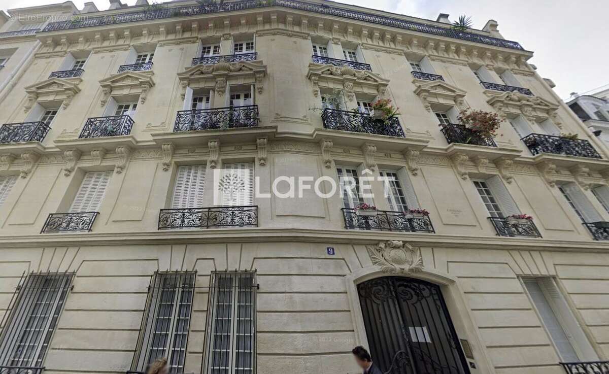 Appartement à PARIS-16E