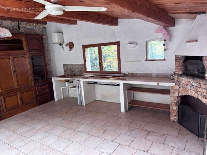 Maison à LA ROQUEBRUSSANNE