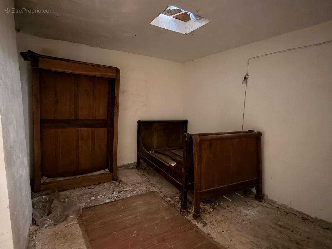 Maison À Vendre - 5 pièces - 3 chambres - Cour intérieure - photo 17