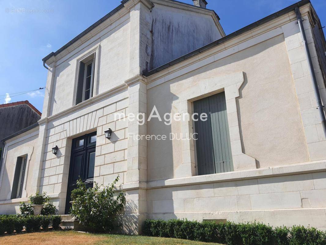 Maison à SAINT-JEAN-D'ANGELY