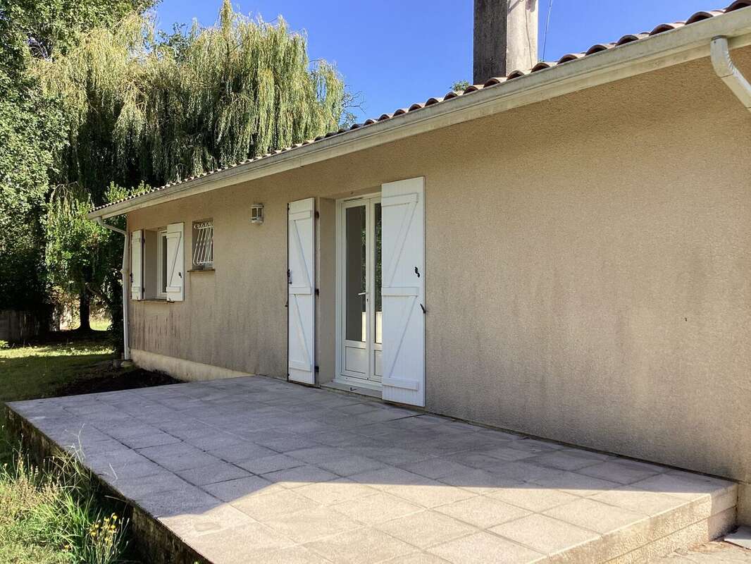 FACADE OUEST AVEC TERRASSE - Maison à LE VERDON-SUR-MER