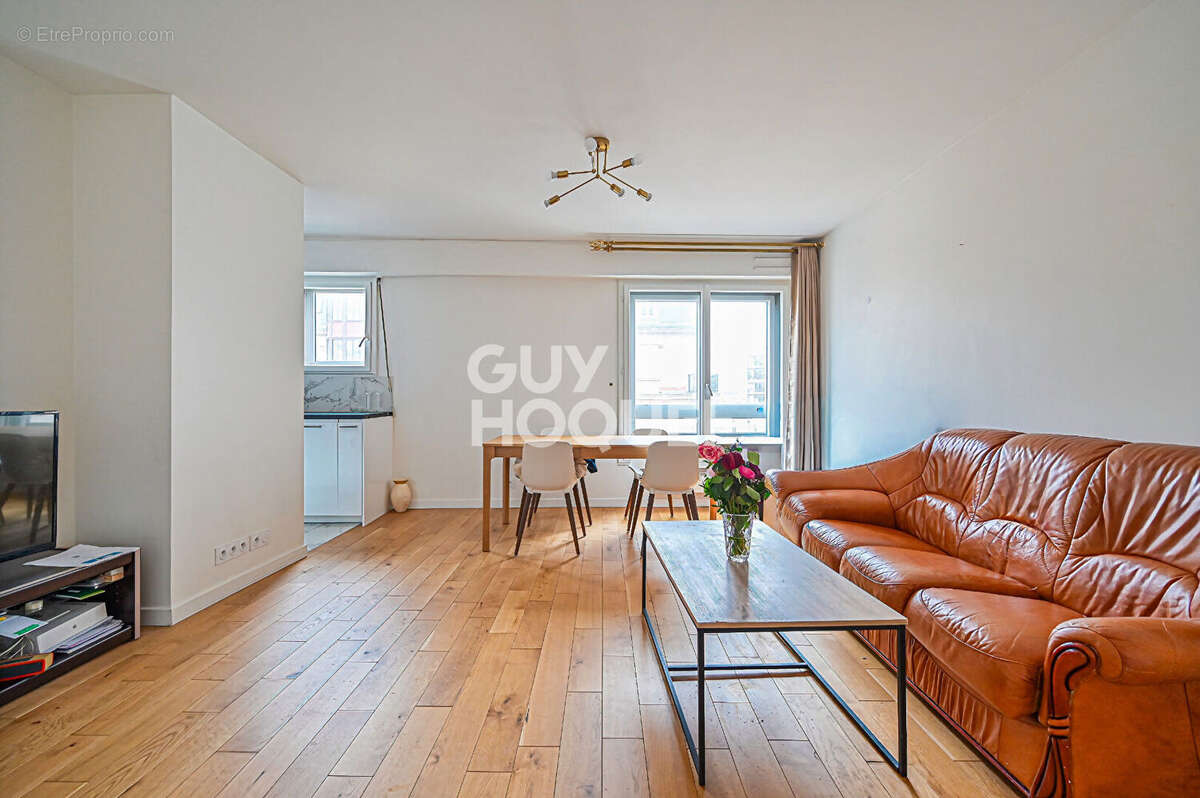 Appartement à CHARENTON-LE-PONT