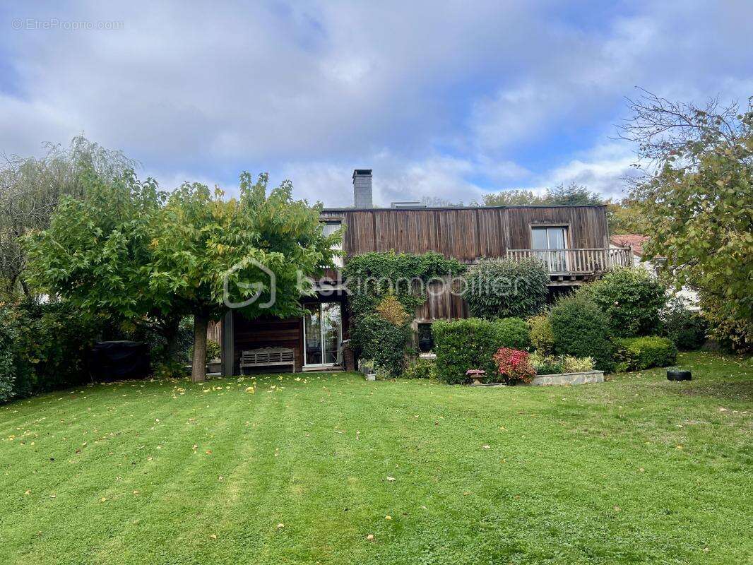 Maison à SAINT-GERMAIN-LES-ARPAJON