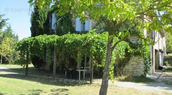 Commerce à LA BEGUDE-DE-MAZENC