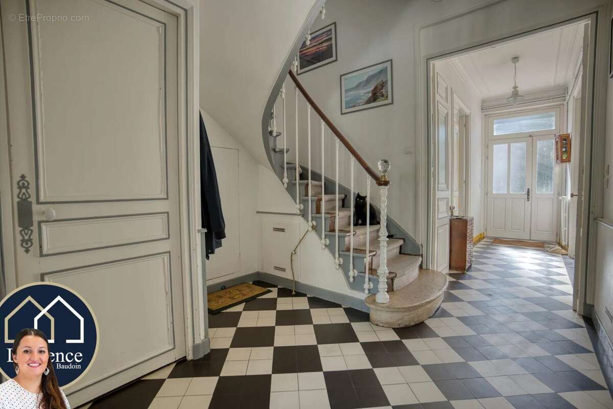 Maison 303 m² à Nogent-Le-Roi  - photo 3