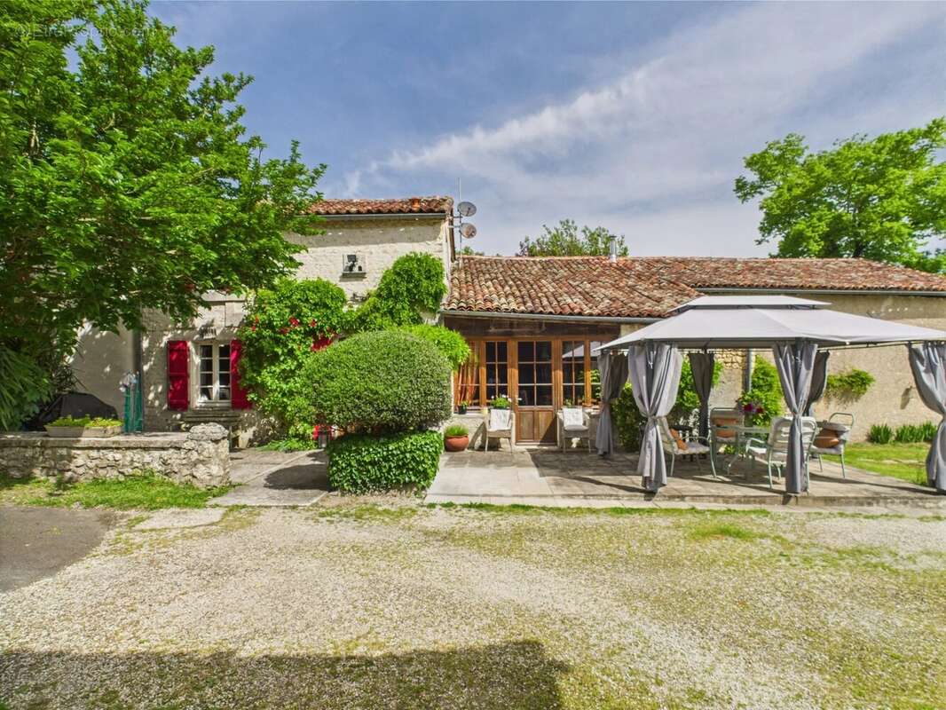 Maison à POULLIGNAC