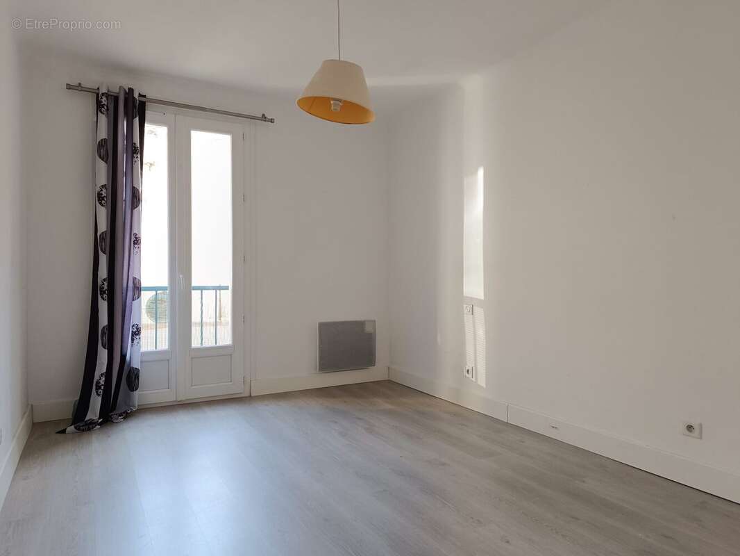 Chambre 2 - Appartement à NARBONNE