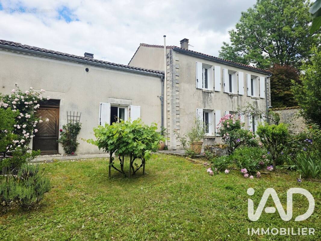 Photo 1 - Maison à ECHALLAT
