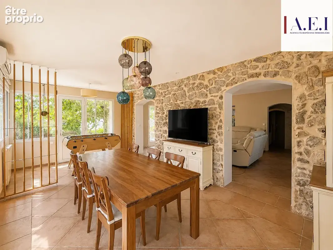 Six-Fours-les-Plages   Propriété provençale de 273 m2 avec piscine & garage - photo 9
