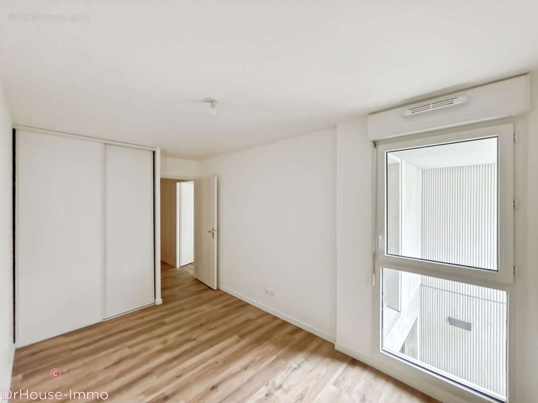 Appartement 65 m² à Merignac  - photo 17