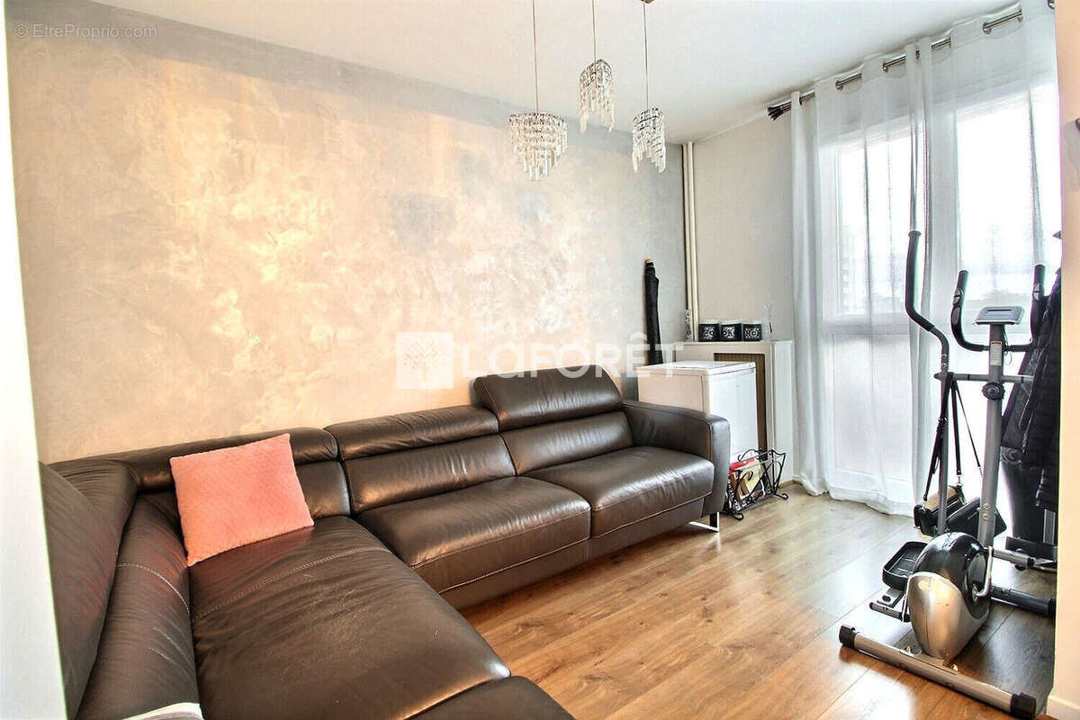 Appartement à VILLENEUVE-LA-GARENNE