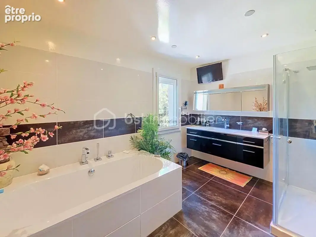 Maison de caractère dans un quartier prisé - photo 12