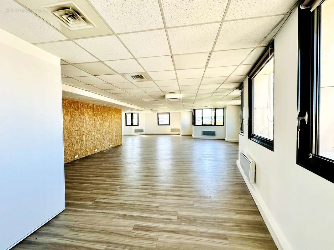 Commerce 180 m² à Boulogne-Billancourt  - photo 4