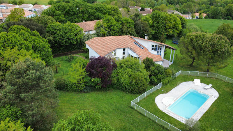 Maison à TONNAY-CHARENTE