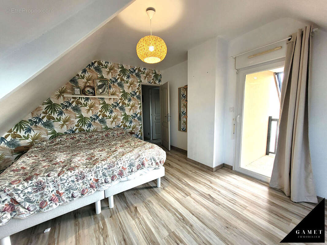 Maison à SAINT-THUAL