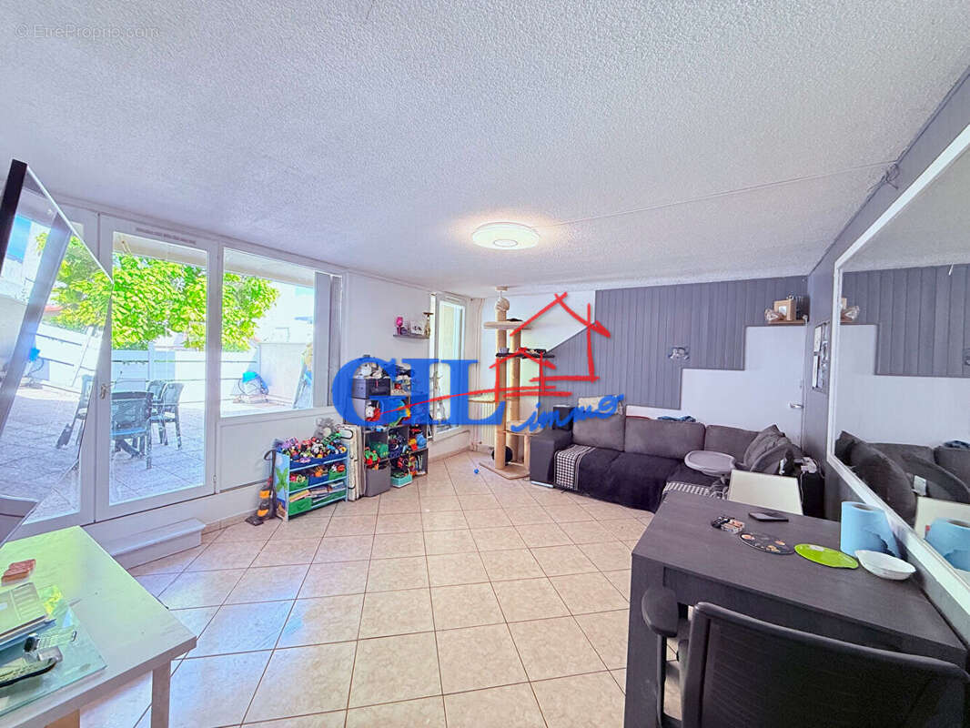 Appartement à SAVIGNY-LE-TEMPLE