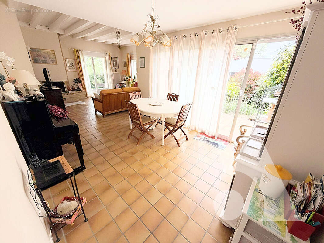 Maison d'architecte 170 m² - Secteur calme et recherché - Saint-Julien-les-Villas - photo 3