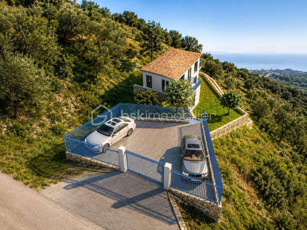 Terrain avec permis – 4 104 m² – vue dégagée – calme absolu - libre de constructeur - photo 3