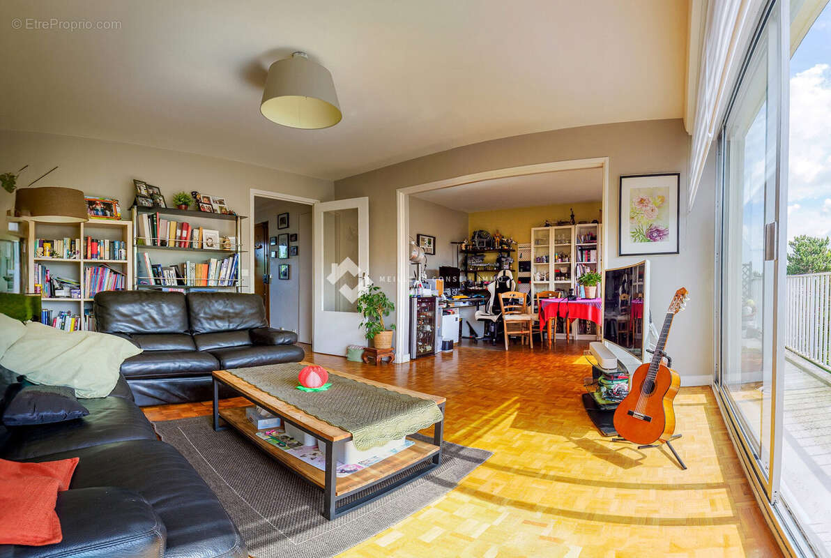 Appartement à LES PAVILLONS-SOUS-BOIS