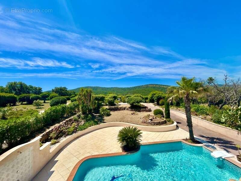 Villa d’Exception à Saint-Aygulf – Vue Mer Panoramique & Cadre Unique - photo 5