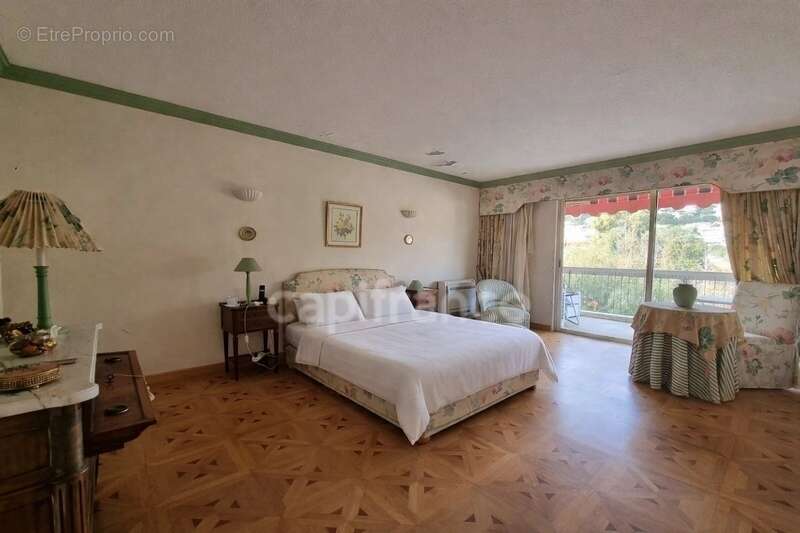 Appartement à VALLAURIS