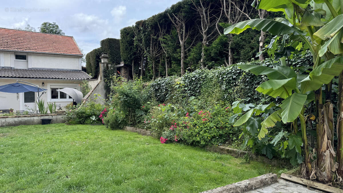 Maison à SAINT-PIERRE-DU-PERRAY