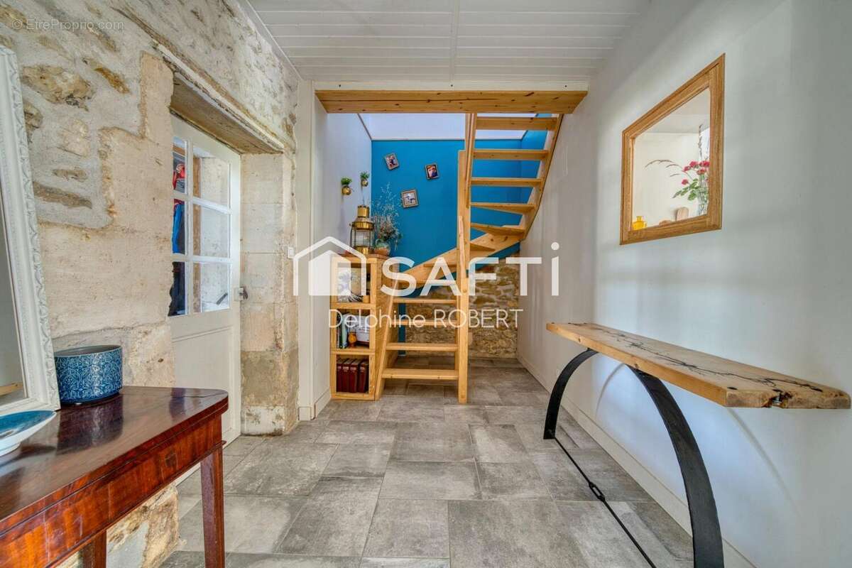 Maison 248 m² à Venerand  - photo 7