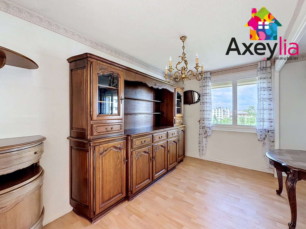 A vendre - roanne centre - appartement t5 avec balcon, box fermé et cave - photo 5