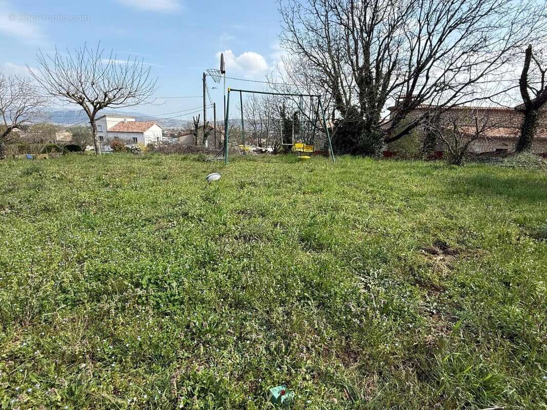   - Terrain à SAINT-ETIENNE-DE-FONTBELLON