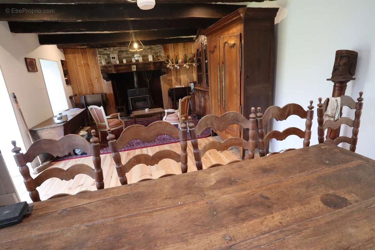 Maison à CLEDEN-POHER