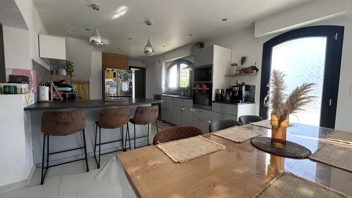 Maison à VERNEGUES