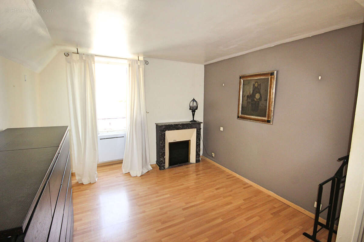 Maison à VERT-LE-PETIT