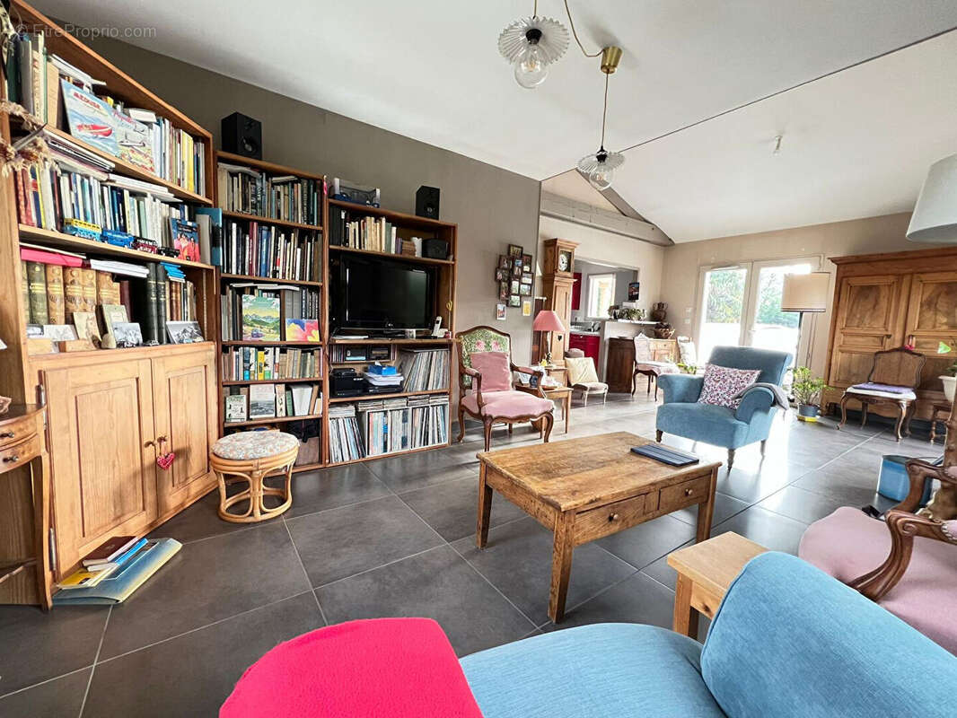 Maison à CHAVANNES-SUR-SURAN