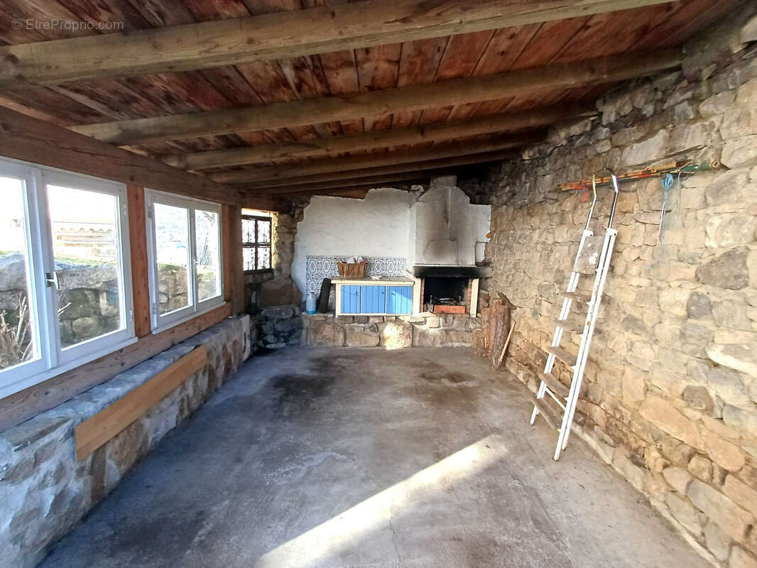 Maison à SAINT-JULIEN-D'ANCE