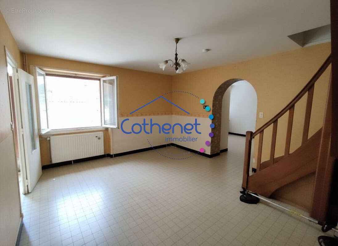 Maison à SAINT-CHRISTOPHE-EN-BRIONNAIS