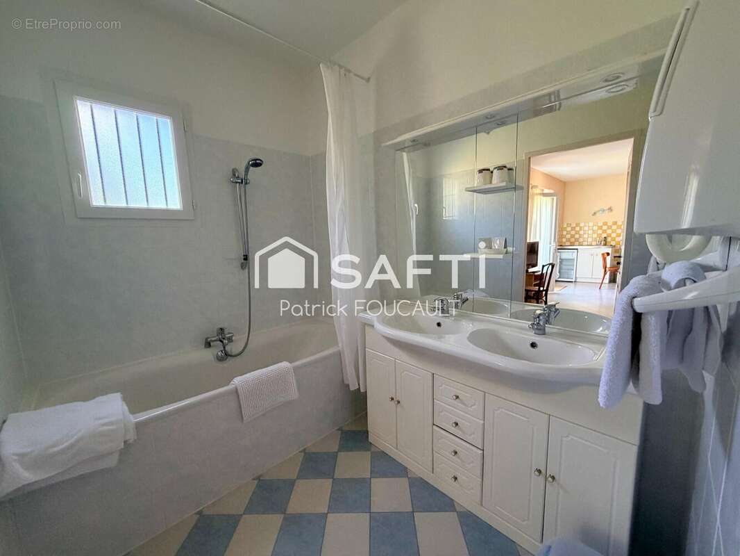 Appartement 440 m² à Dirac  - photo 8